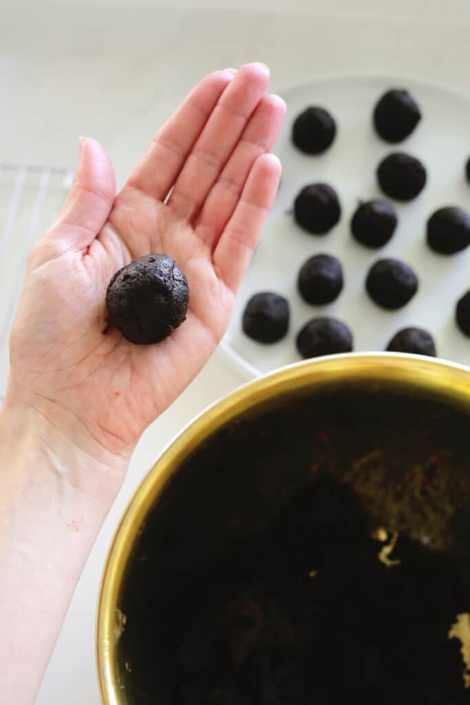 rolled cake balls for chocolate cake pops