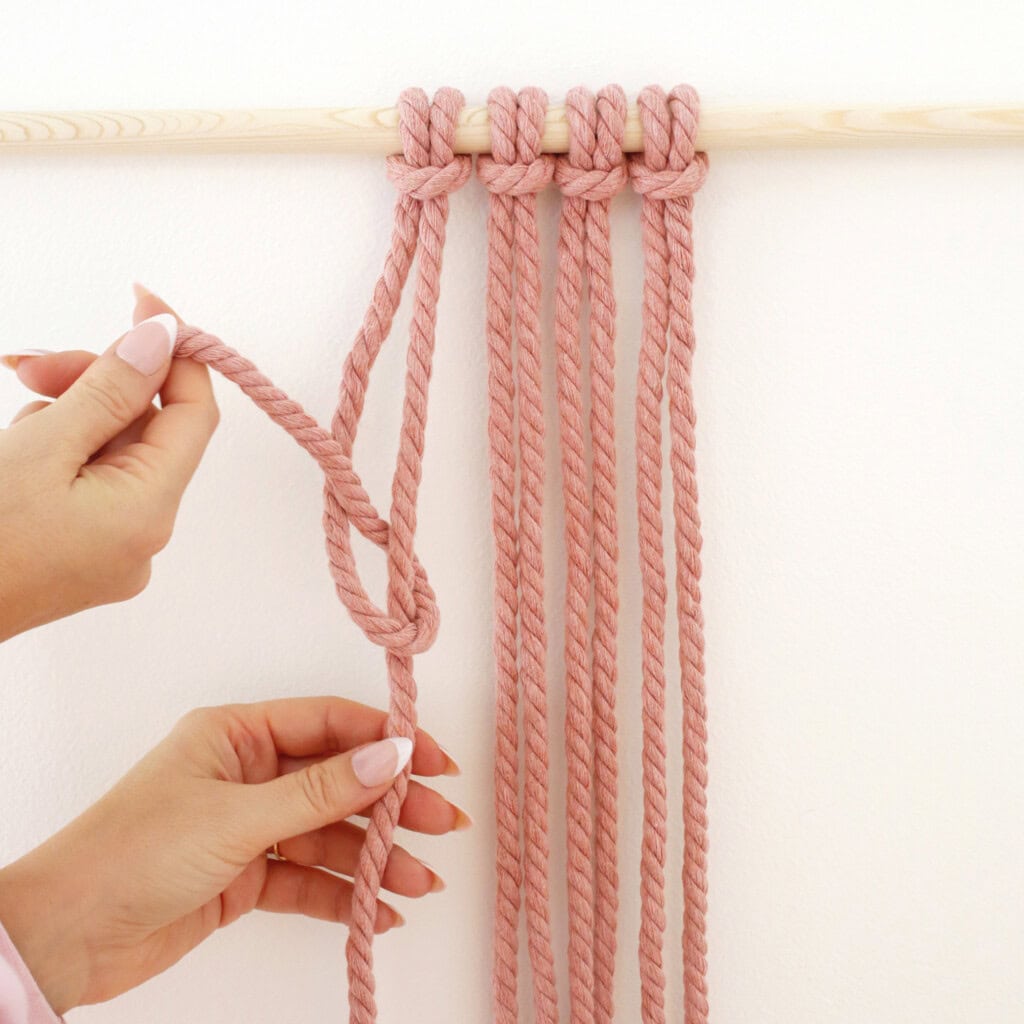 Double Half-Hitch Knot macrame