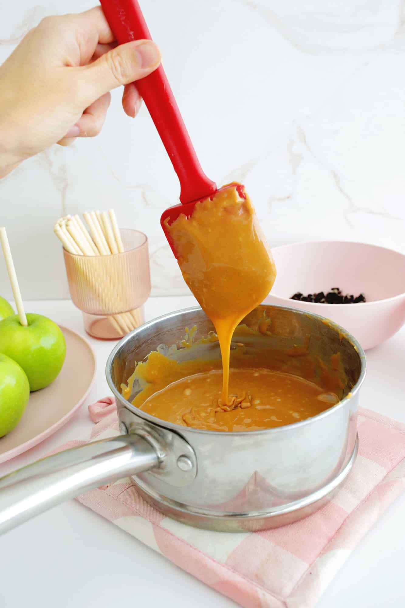 Melted caramel for caramel apples