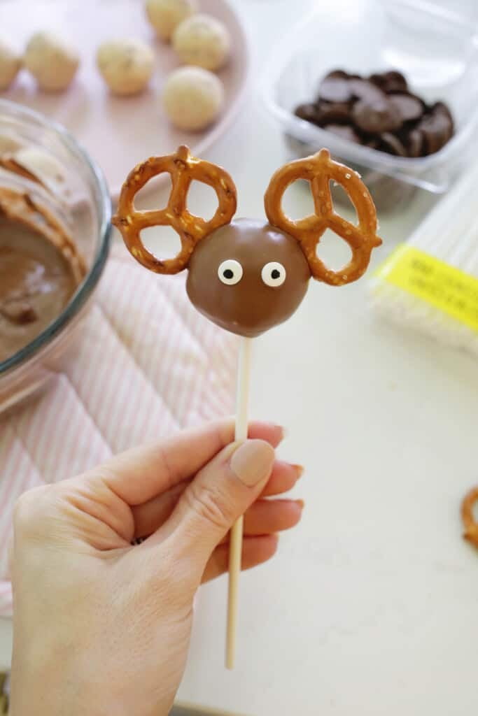 Making reindeer cake pops